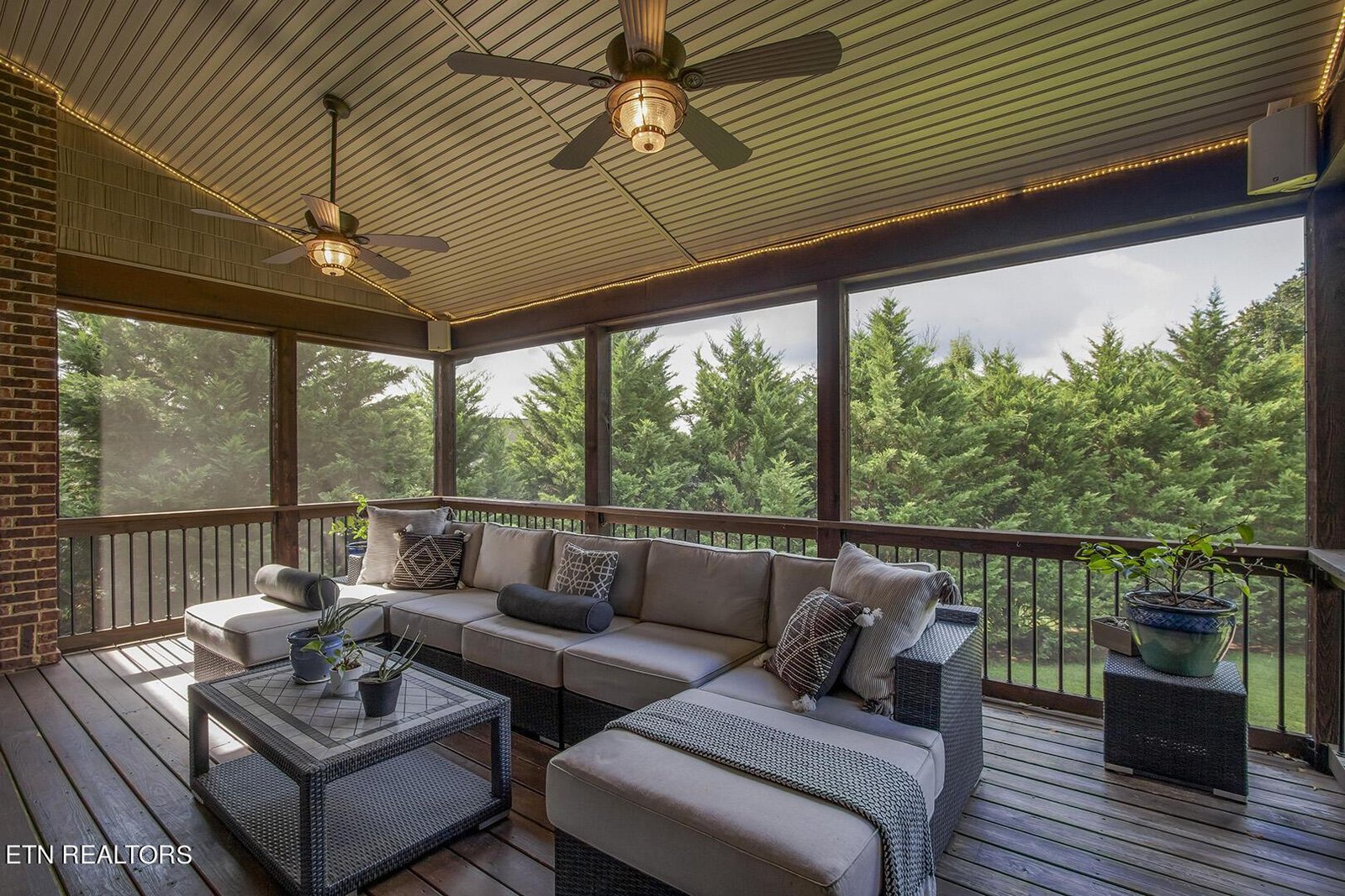 Custom deck building in Knoxville TN